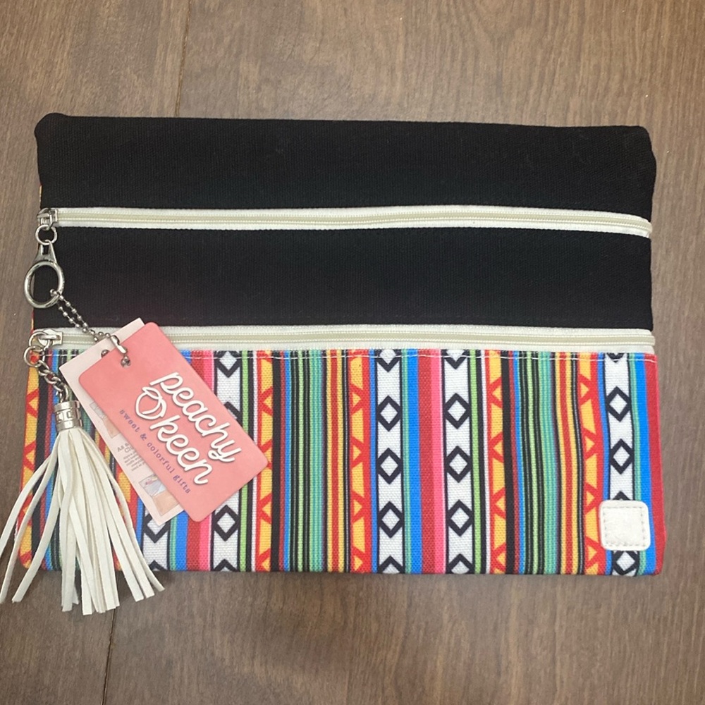 NWT Peachy keen brand bag, “The Versi bag”.